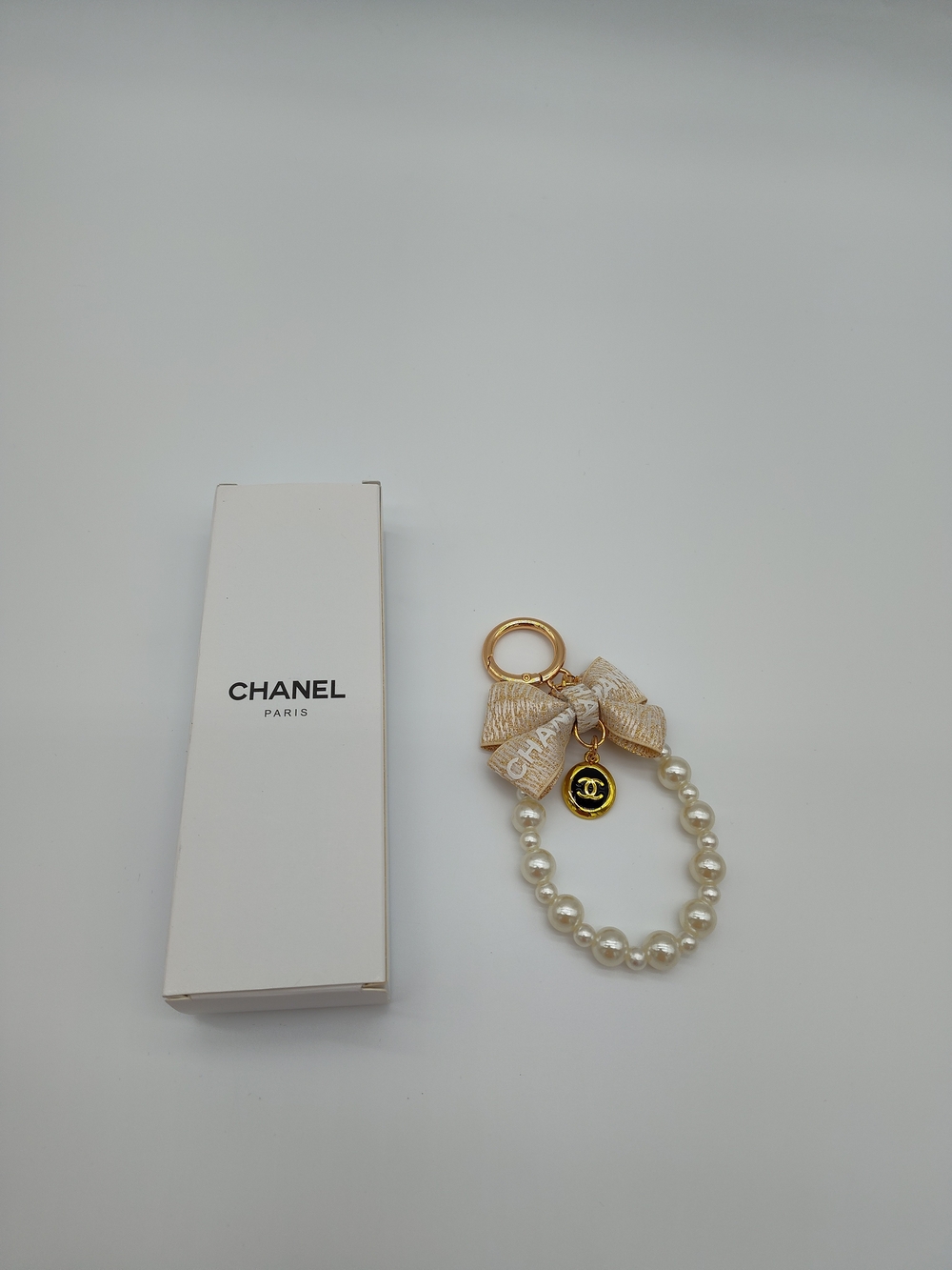 CHANEL Beauté Pearl Keychain Bag Charm CC Medallion Ribbon Bow Gold Tone NIB